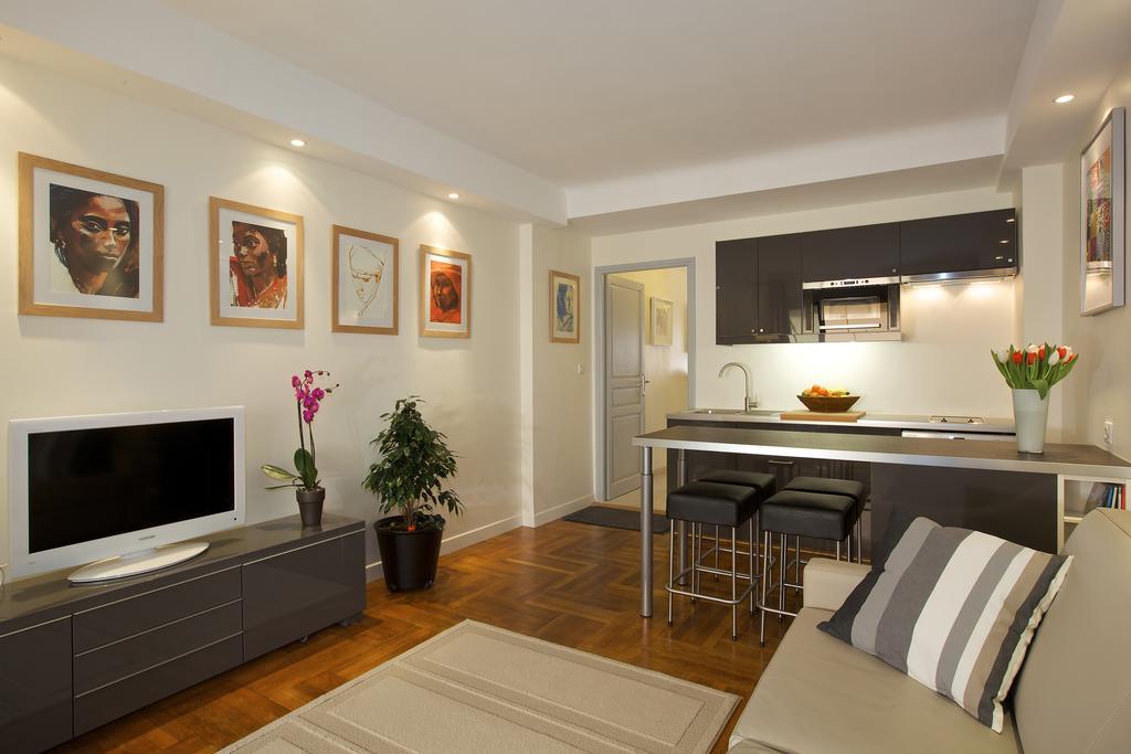 Apartament Le California Juan-les-Pins Zewnętrze zdjęcie